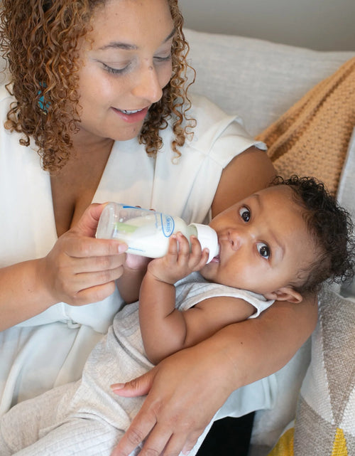 Load image into Gallery viewer, Natural Flow Anti-Colic Options+ Narrow Breast to Bottle Feeding Set, Clear, 4Oz, 4 Pack
